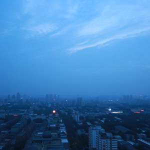 公车上双乳被两男人夹击小说
